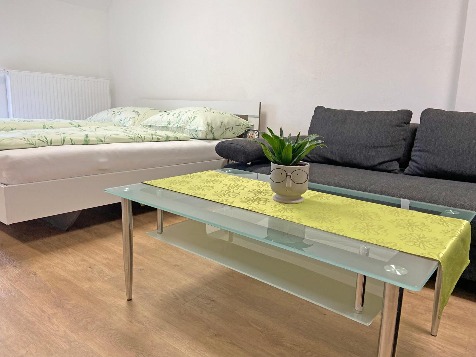 Ferien-wohnung Fuer 1-4 Pers In Seenaehe