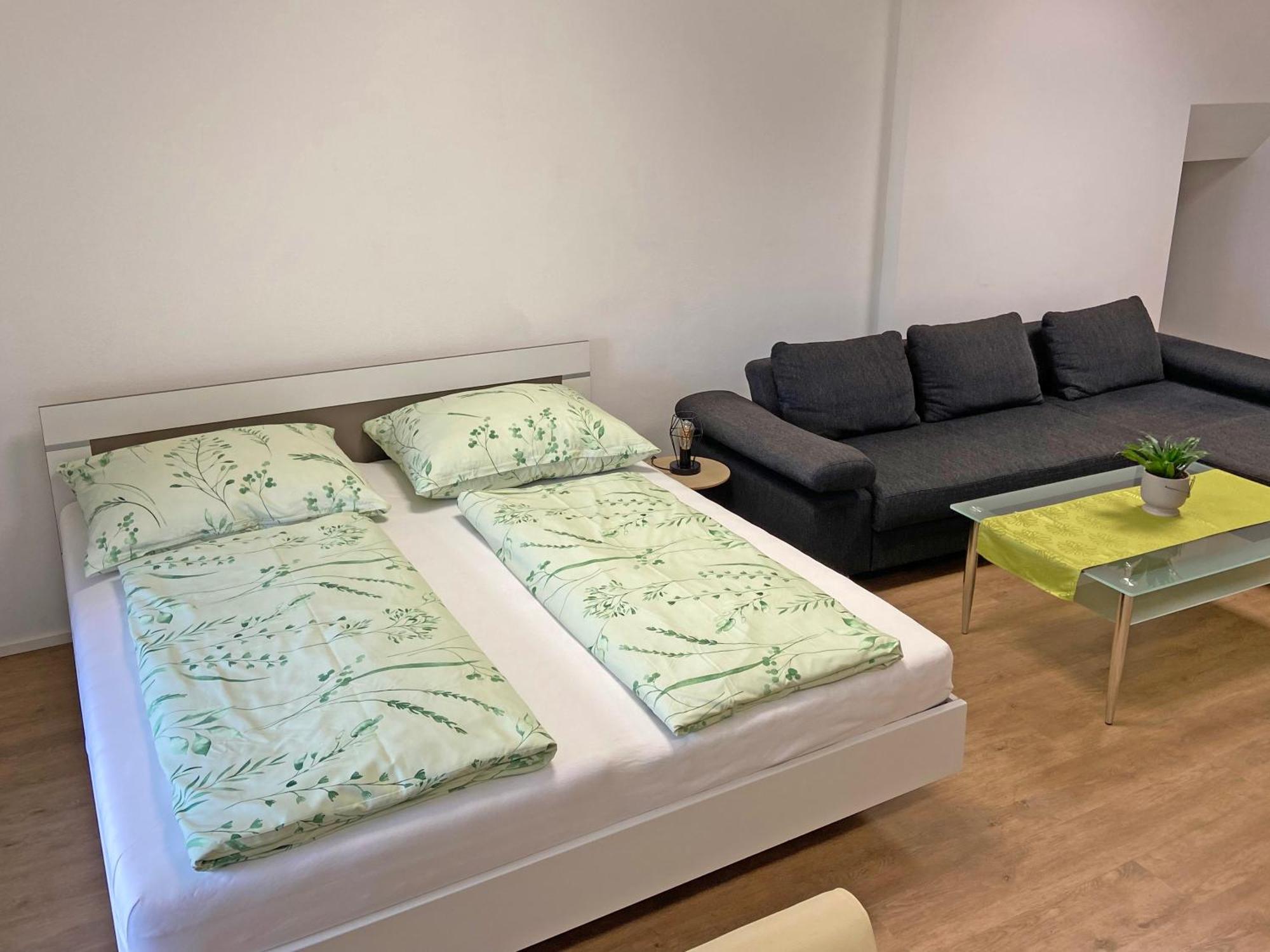 Ferien-wohnung Fuer 1-4 Pers In Seenaehe *