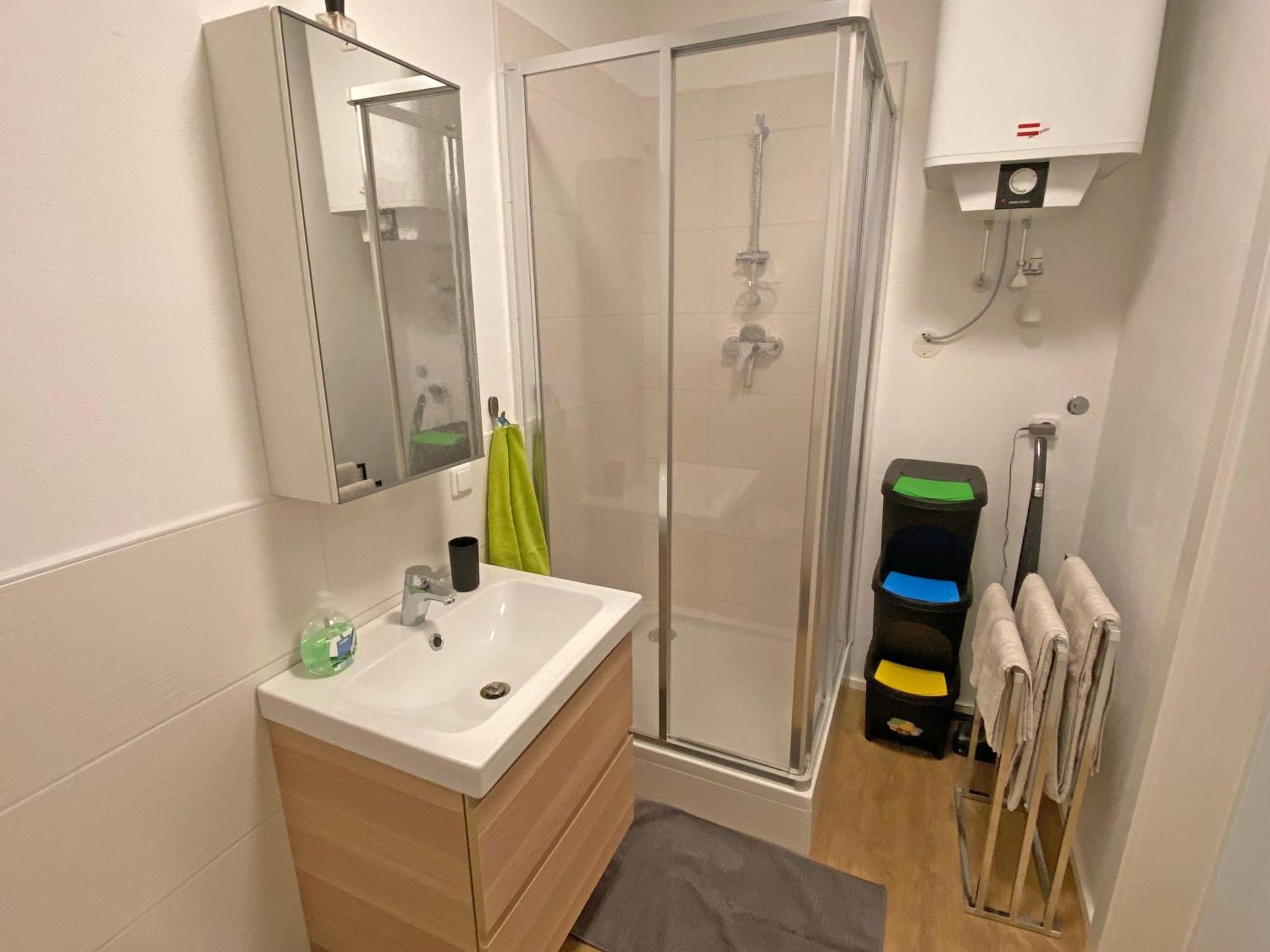 Ferien-wohnung Fuer 1-4 Pers In Seenaehe *